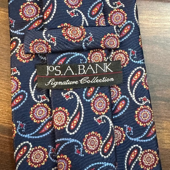 JOS A. BANK Silk Navy Paisley Design Tie Made In Italy - Picture 2 of 10
